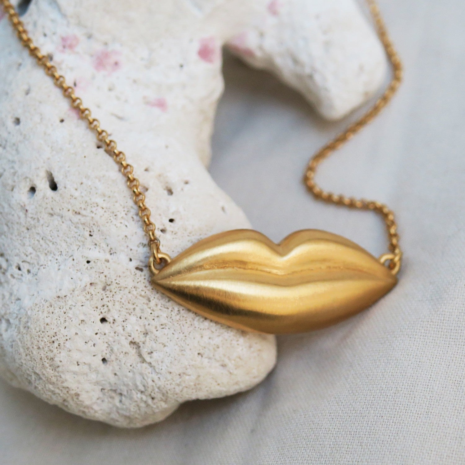 Dali Lips Necklace